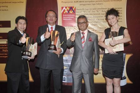 From left: Prof. Dr. Mohd Adzir Mahdi, Prof. Dr. Mohd Hair bin Bejo, Prof. Datuk Dr. Mohd Fauzi Hj. Ramlan and Dr. Joanne Yeoh Pei Sze