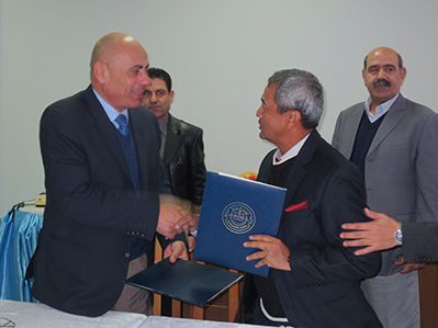 Pertukaran dokumen Surat Hasrat antara UPM dengan JUST, Jordan oleh Prof. Dato’ Dr. Mohd Fauzi Ramlan dan Prof. Ahmed M. Elbetieha