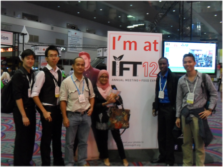Dari kiri: Tan Tai Boon, Kuan Chee Hao, Prof. Dr. Son Radu, Najla Gooda Sahib, Lasekan Adeseye Opeyemi, Sew Chang Chew
